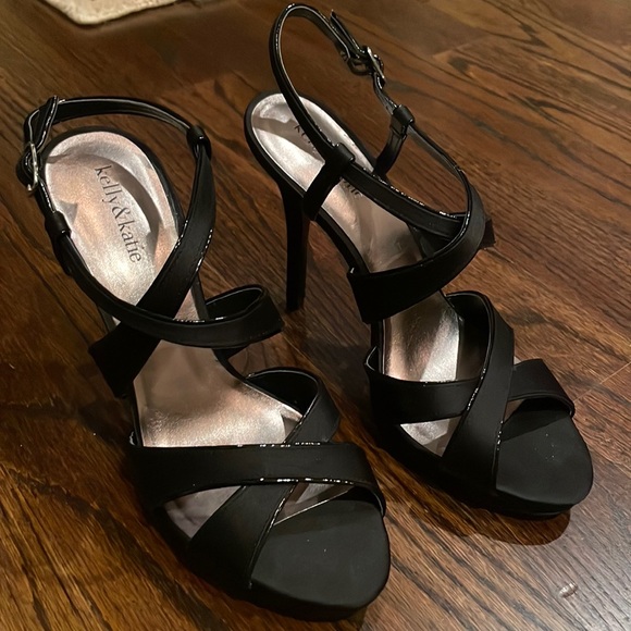 Shoes - Picture 4 of 6